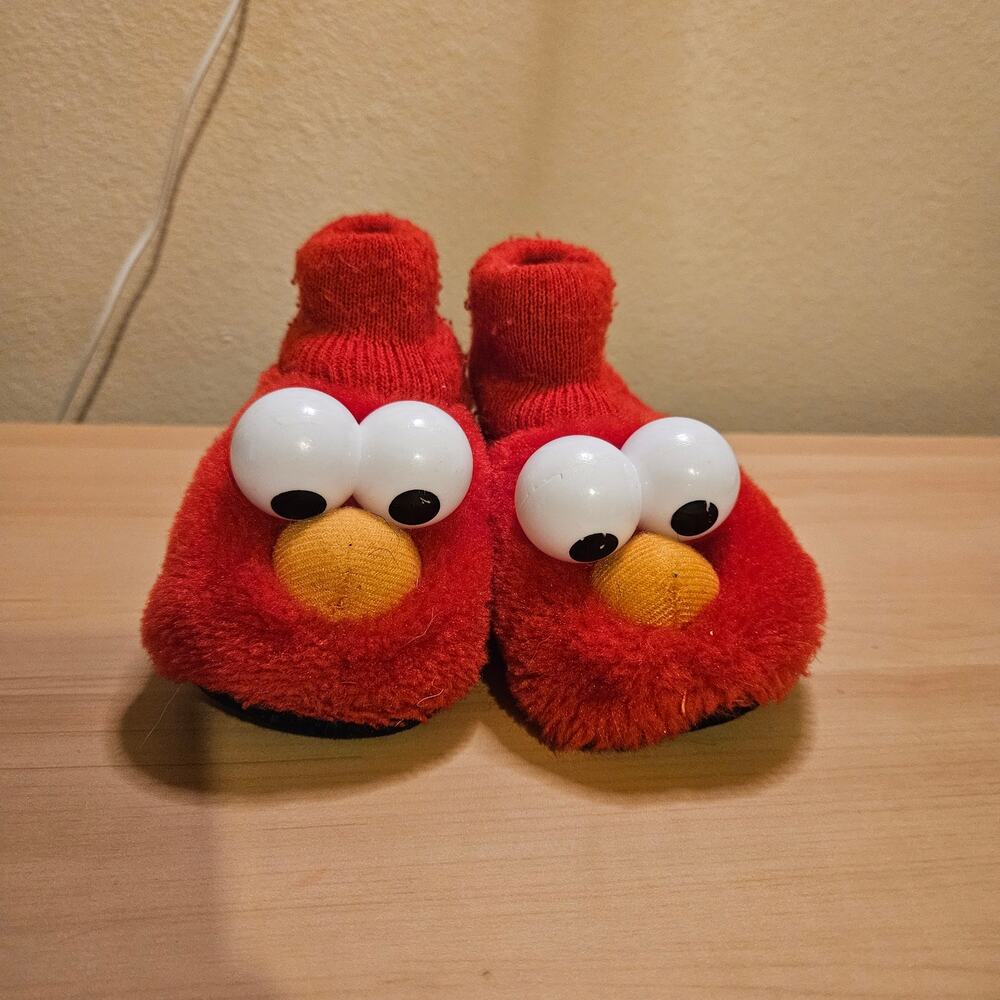 Red Sesame Street/ Elmo Toddler Slippers Size 5/6